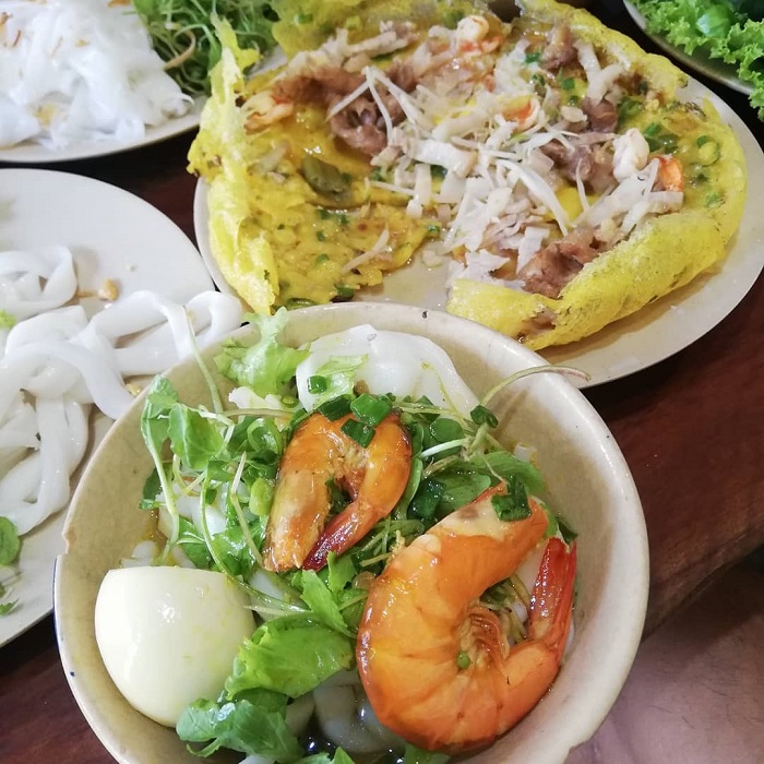 Quán ăn gần sân bay Đà Nẵng này bán món mì Quảng trứ danh
