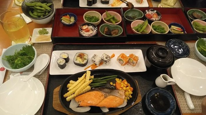 quán ăn gần sân bay Tân Sơn Nhất - Tokyo Deli