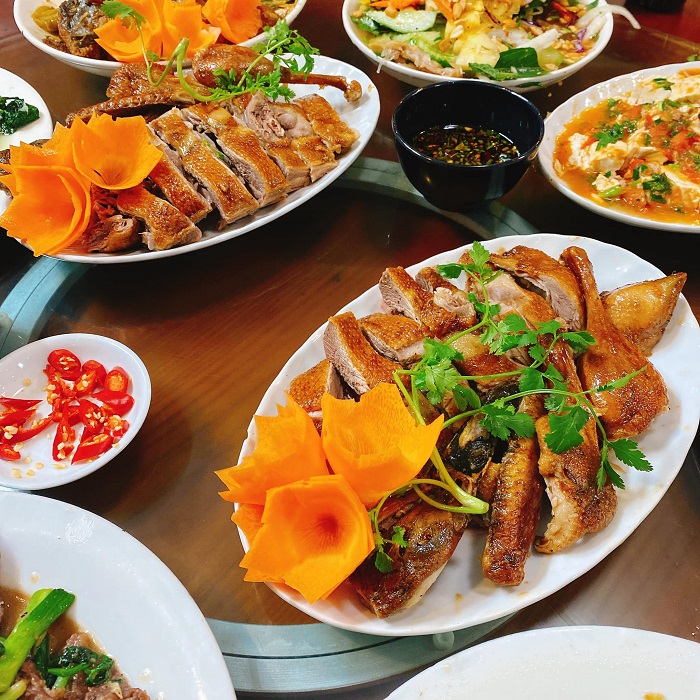 Nhà hàng Huy Linh Vua Vịt Trời là quán ăn ngon ở Cao Bằng mà bạn nên ghé