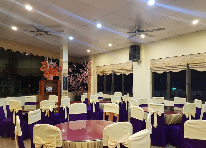 Đây quán ăn ngon ở Đồng Văn có không gian rộng rãi, khoáng đạt