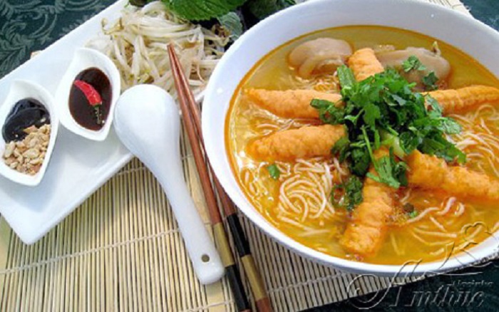 Noodles on Dien Bien Phu Street is considered one of the delicious restaurants in Tra Vinh that you should not miss when you have the opportunity to come here.