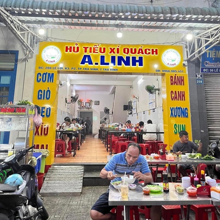Quán hủ tiếu xí quách A Linh cũng là một trong những quán ăn ngon ở Trà Vinh mà bạn nên thử