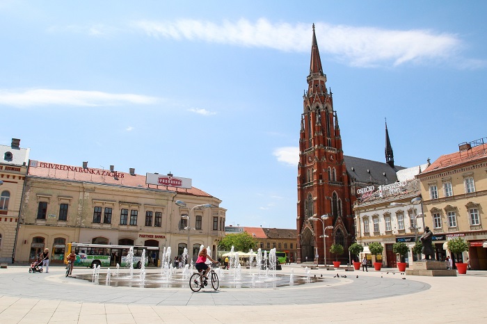 Quảng trường Ante Starčević là địa danh tham quan nổi bật ở thành phố Osijek