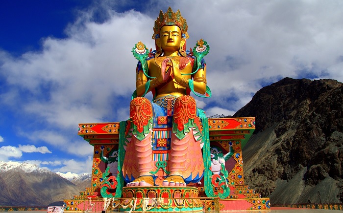 Tượng Phật Di Lặc - những ngôi chùa đẹp nhất Ấn Độ