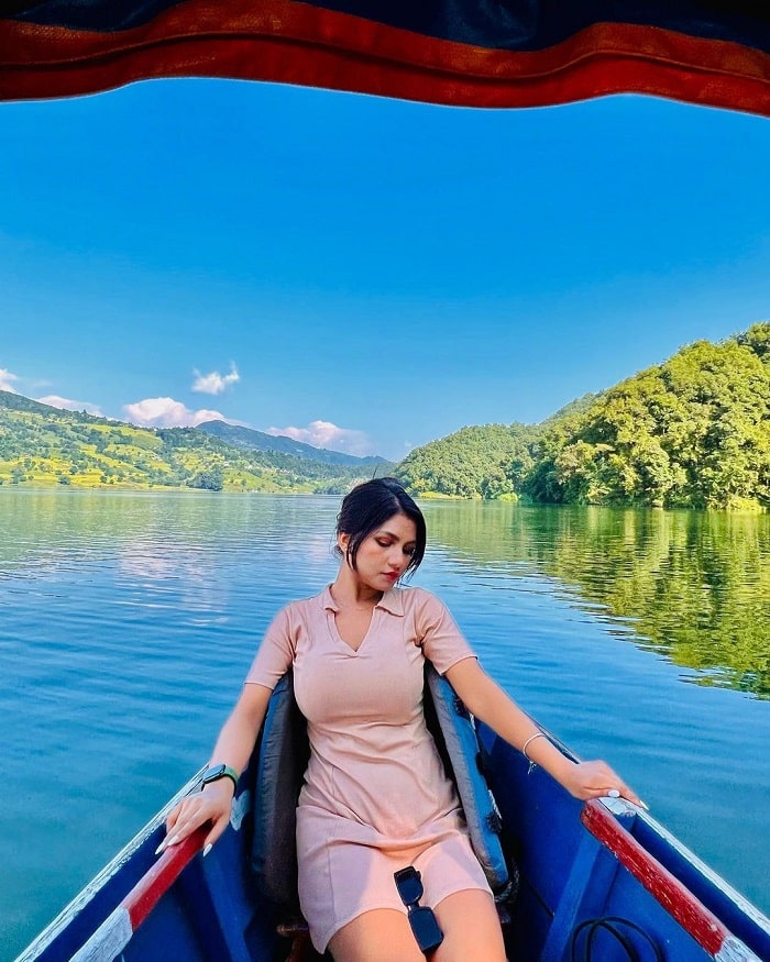 Chèo thuyền ở hồ Begnas Nepal