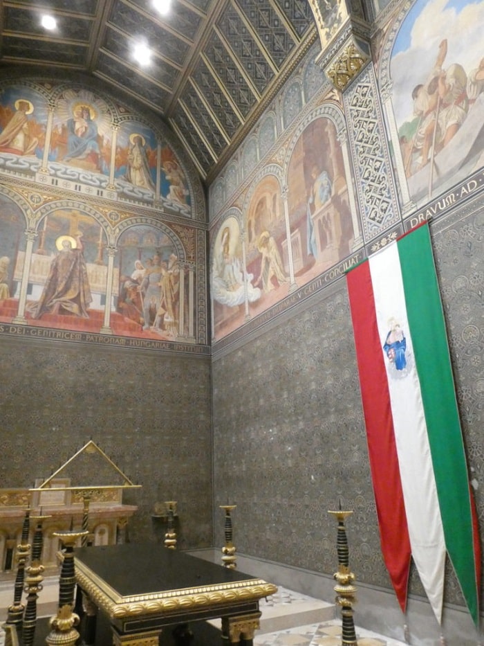 Bộ sưu tập tranh sơn ở nhà thờ lớn Pecs
