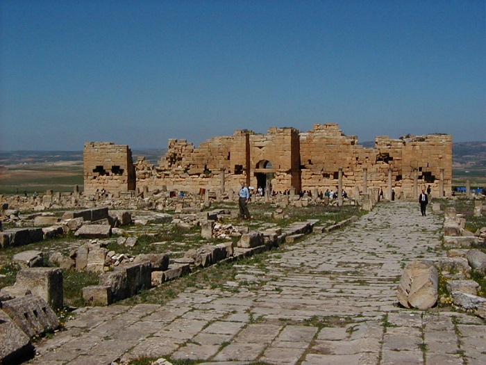 Những tàn tích La Mã ở Algeria bên cạnh thành phố Djemila Algeria