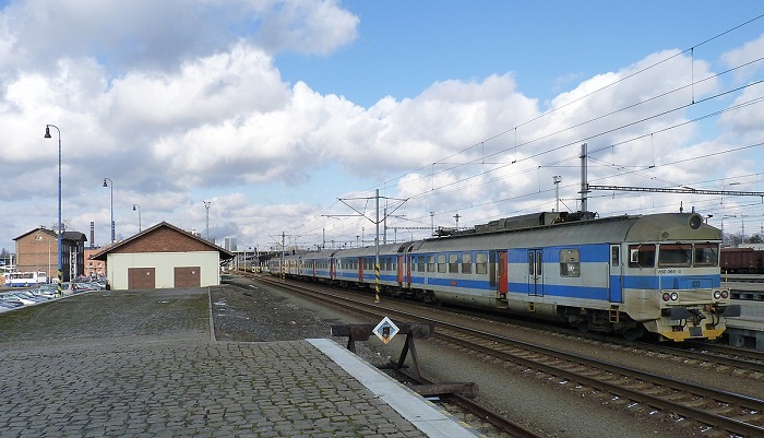 Tàu hỏa đến thành phố Ostrava Séc