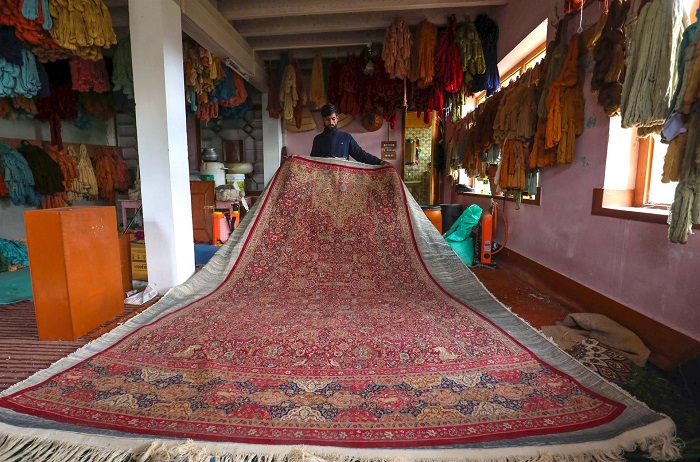 Thảm Kashmiri được làm thủ công và đan bằng tay ở Kashmir - Mua gì ở Ấn Độ