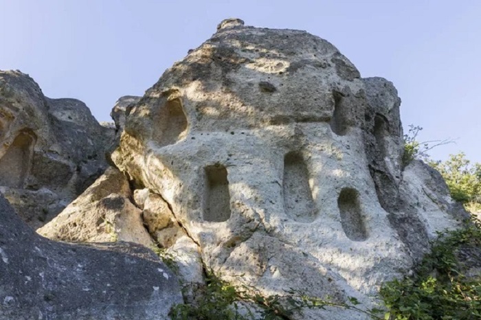 Thành tạo đá của Szomolya là tuyến đi bộ tốt ở vườn quốc gia Bukk Hungary