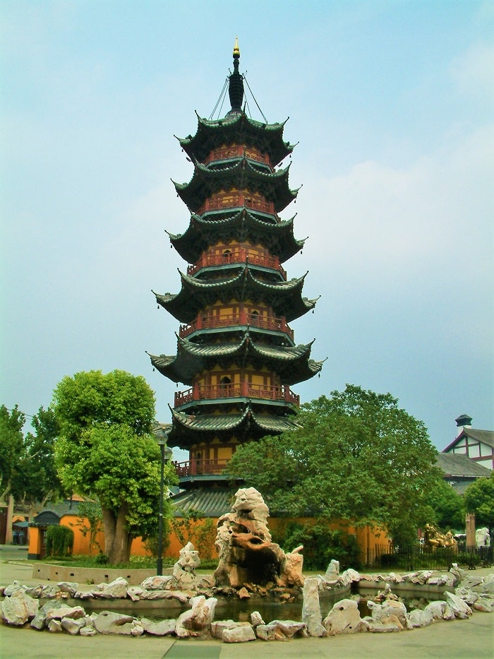 Tháp chuông ở chùa Long Hoa Thượng Hải