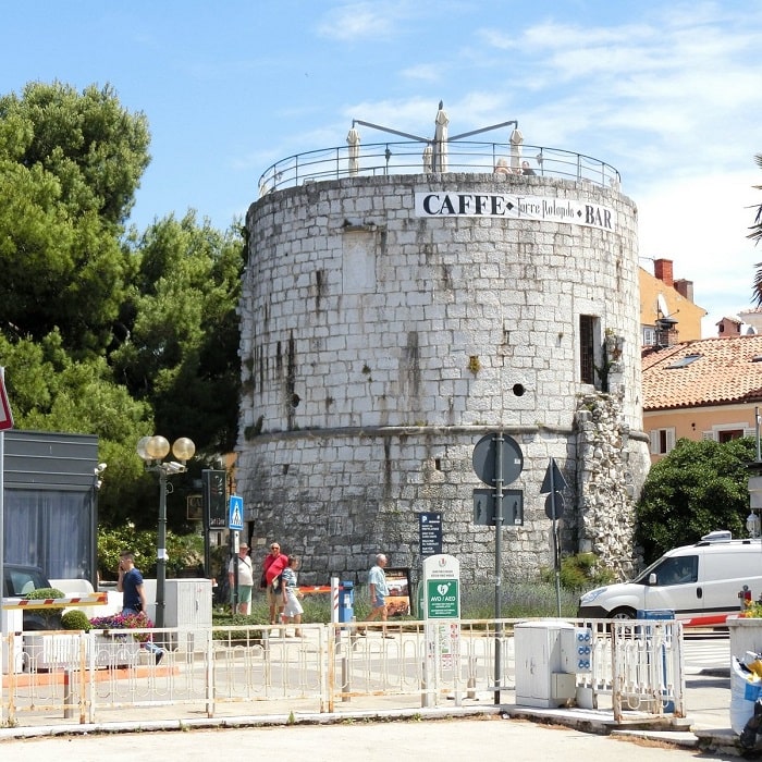 Tháp Porec là điểm tham quan ở thị trấn Porec Croatia