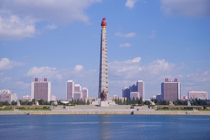 Tháp Tư tưởng Juche là điểm tham quan gần quảng trường Kim Nhật Thành 