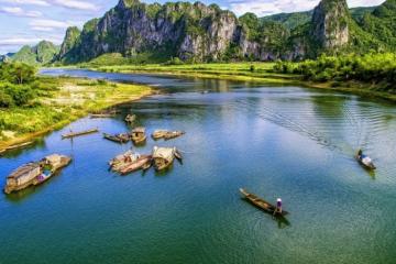 Cảm nhận vẻ đẹp bình dị và oai hùng của sông Gianh Quảng Bình
