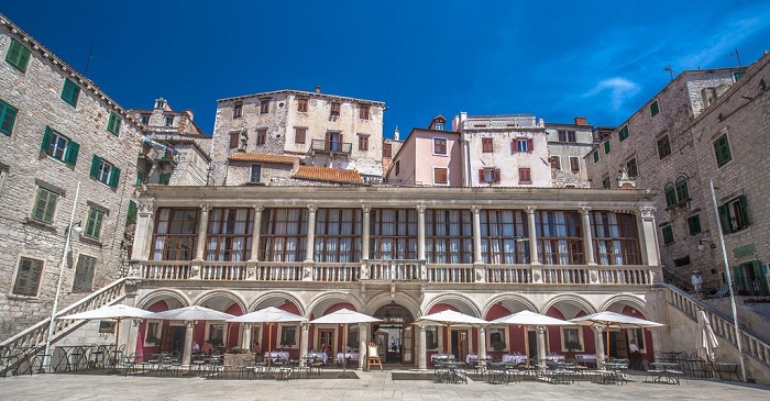 Tham quan tòa thị chính Sibenik là trải nghiệm không thể bỏ lỡ ở thành phố Sibenik Croatia
