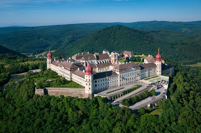 Tham quan tu viện Gottweig là điều nên làm ở thị trấn Krems Áo