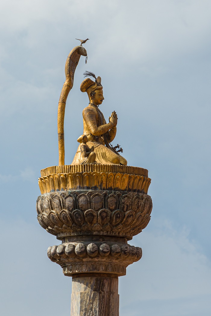 Tượng Yog Narendra Malla là điểm tham quan nổi bật ở phố cổ Patan 