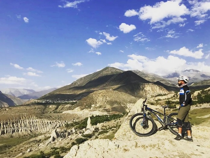 Đạp xe leo núi ở thị trấn Jomsom Nepal