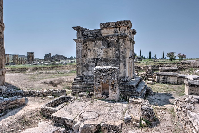 Ngôi mộ của Flavius Zeuxis thành phố Hierapolis