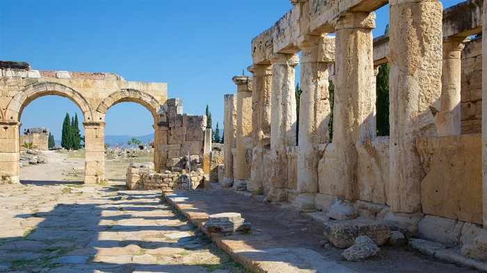 Cổng Domitian thành phố Hierapolis