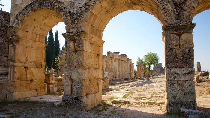Phố chính ở thành phố Hierapolis