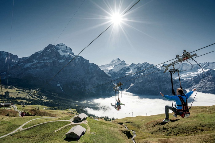 First Flyer là đường trượt zipline trên thế giới đi qua nhiều cảnh đẹp ấn tượng
