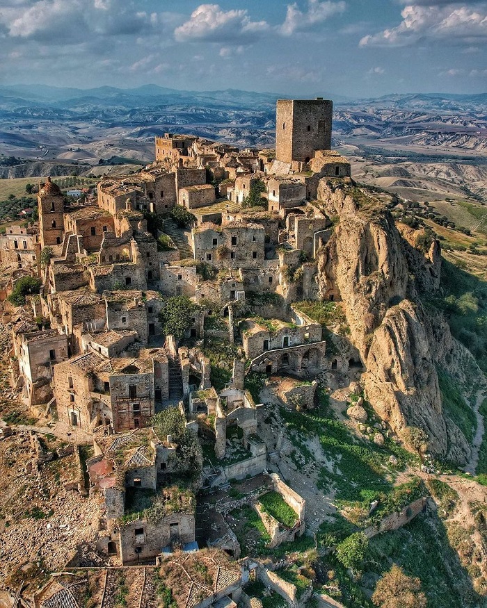 Craco là một trong những ngôi làng bỏ hoang trên thế giới nằm tại Ý
