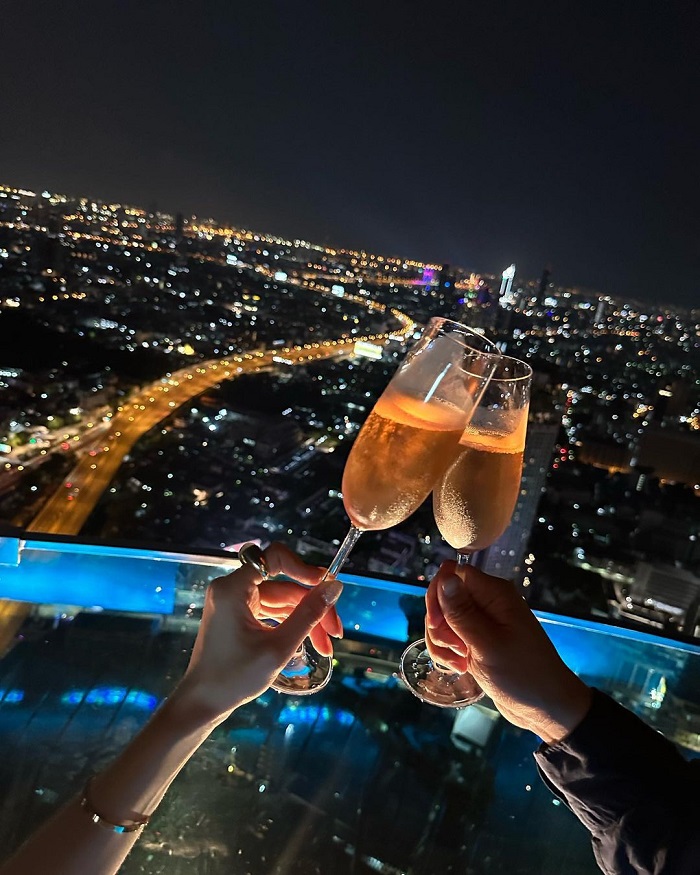 Sky Bar - Lebua At State Tower là một trong những quán rooftop đẹp nhất thế giới bạn nên check in