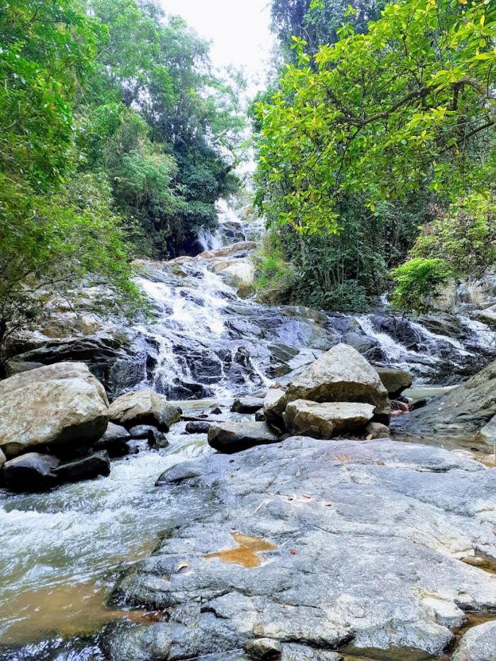 Đường vào thác Liliang