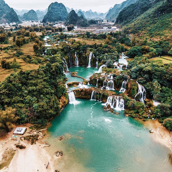 Bản Giốc cũng là thác nước đẹp ở Đông Nam Á nằm tại Việt Nam