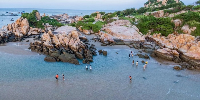 Bãi Đá Nhảy Tân Thành là địa điểm không thể bỏ lỡ khi đến Hàm Thuận Nam Bình Thuận