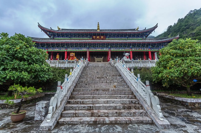 Khám phá chùa Dongba Shiluo là hoạt động hấp dẫn ở làng cổ Ngọc Thủy Trại