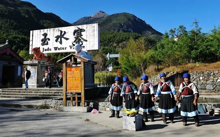 Khám phá đời sống văn hoá là hoạt động hấp dẫn ở làng cổ Ngọc Thủy Trại