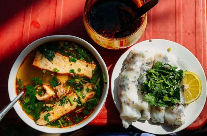 Kinh nghiệm du lịch Hà Giang dịp Tết - Bánh cuốn trứng - món quen mà lạ miệng 