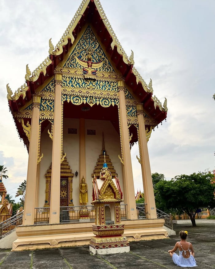 Wat Phra Thong là ngôi chùa đẹp ở Phuket bạn nhất định phải ghé thăm 