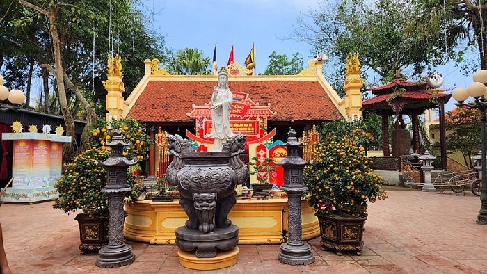 Chùa Bồng Hinh là địa điểm chụp ảnh Tết đẹp ở Thanh Hóa 