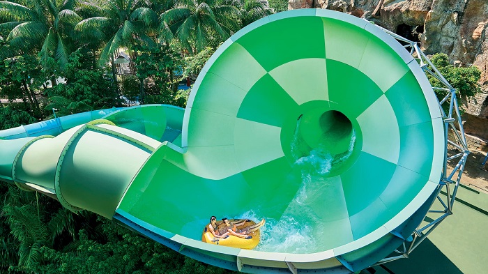 Sảng khoái tại Công viên nước Adventure Cove là hoạt động độc đáo tại đảo Sentosa
