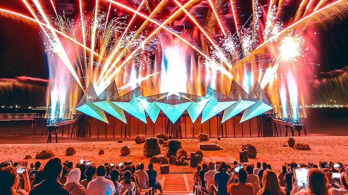 Thưởng thức nhạc nước Wings of Time là hoạt động độc đáo tại đảo Sentosa