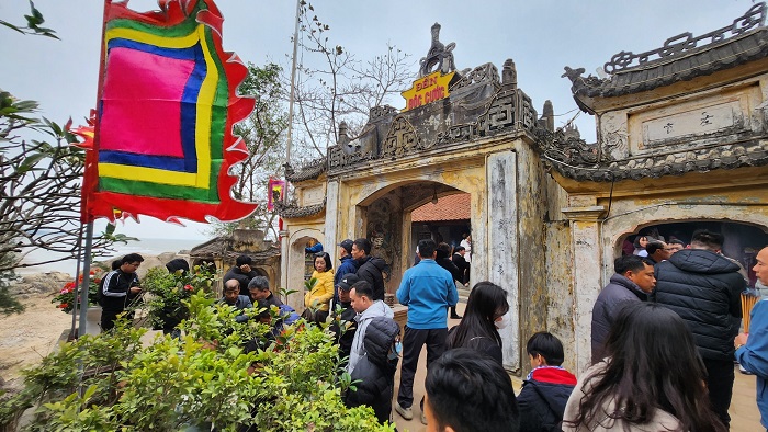 Đền Độc Cước là địa điểm chụp ảnh Tết đẹp ở Thanh Hóa 