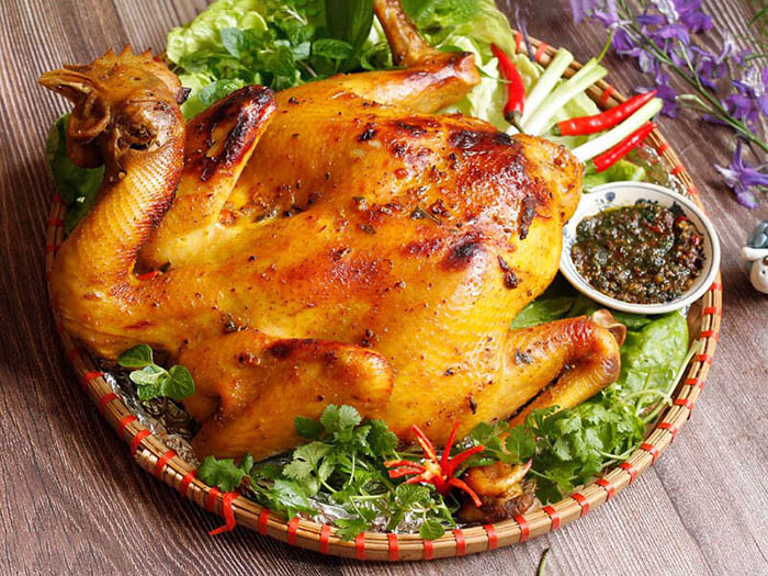 Du lịch Mộc Châu tháng 3 có gì đặc sắc - Gà nướng mắc khén thơm phức