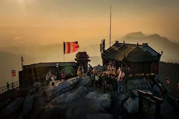 Viếng quần thể chùa Yên Tử Quảng Ninh - Chùa Đồng là ngôi chùa cao nhất