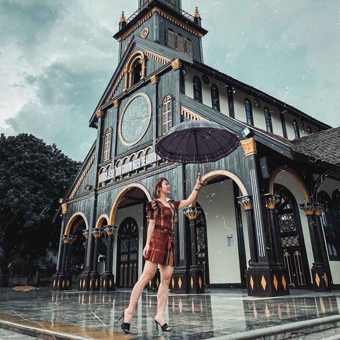 Nhà thờ gỗ Kon Tum là địa điểm du xuân ở Kon Tum hấp dẫn