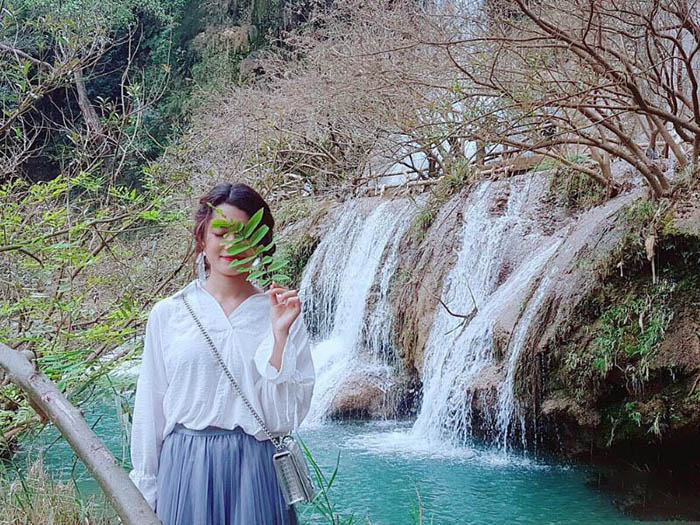 Du lịch Mộc Châu tháng 3 có gì đặc sắc - Nhớ mặc đủ ấm khi đi tham quan thác Dải Yếm