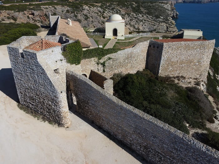 Pháo đài Santo António de Belixe là địa điểm tham quan ở thị trấn Sagres