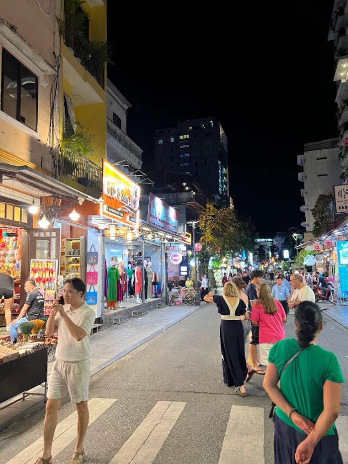 Phố Tây các khu chợ đêm ở Huế