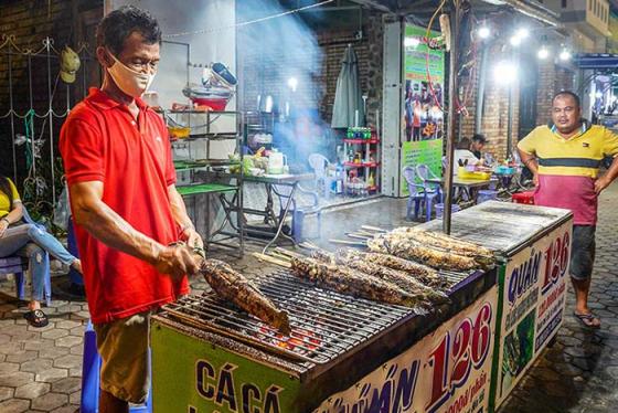 Review Chợ đêm Cà Mau: Tụ điểm 'ăn chơi' chất nhất xứ Đất Mũi