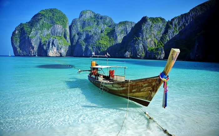 Biển Phuket luôn là địa điểm thu hút nhiều du khách
