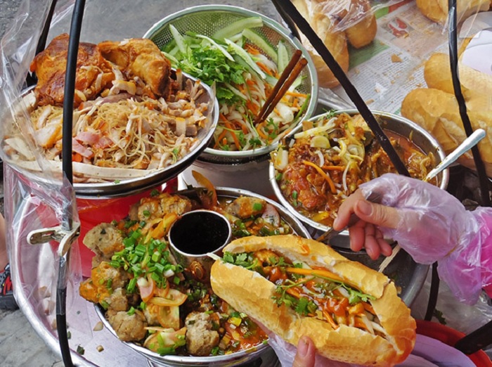 Thích thú với hình ảnh bánh mì Việt Nam xuất hiện trên trang chủ Google