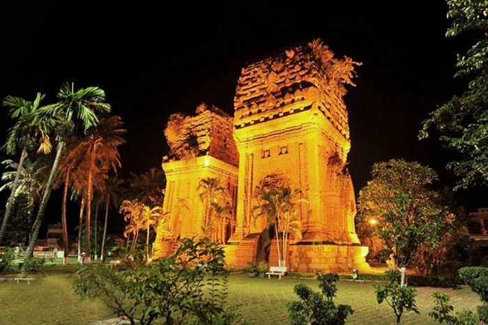 Tháp đôi Quy Nhơn - nét kiến trúc văn hóa Chăm Pa độc đáo 