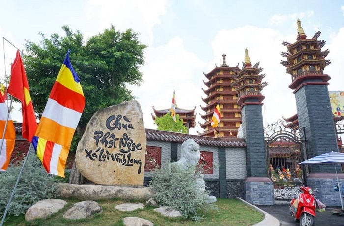 Tham quan chùa Phật Ngọc Xá Lợi Vĩnh Long